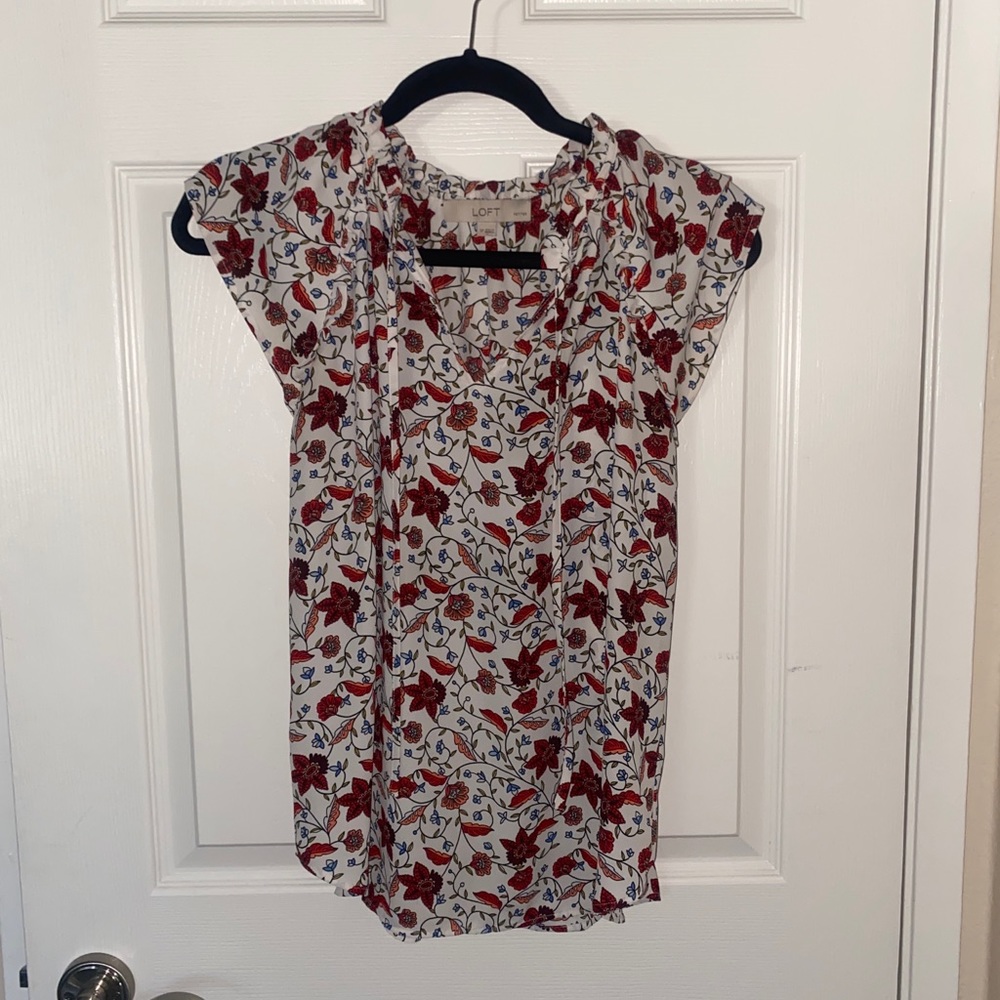 ANN TAYLOR LOFT - Petite Ruffle Floral Top
